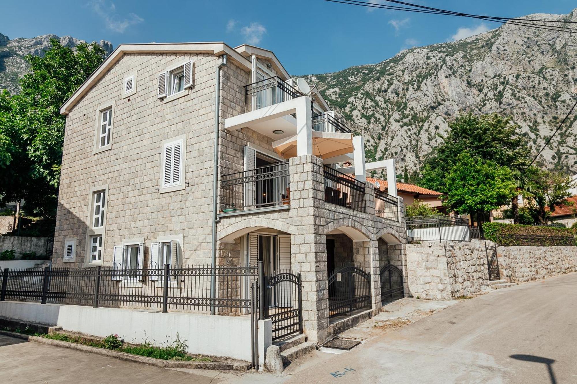 Holiday Home Amanda Hollick Kotor Ngoại thất bức ảnh